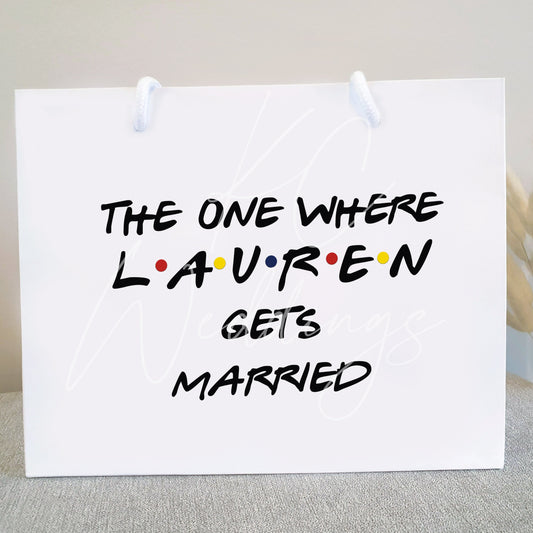 Friends wedding gift bag – stylish & thoughtful present for the happy couple’s special day!
